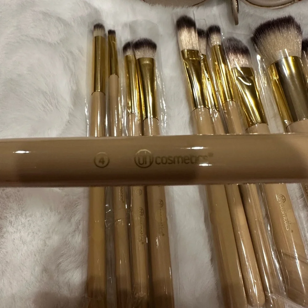 BH Cosmetics Quilted Makeup Brush Holder - Beige and Gold